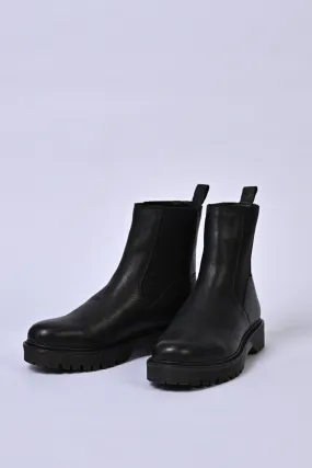 LEATHER CHELSEA BOOTS