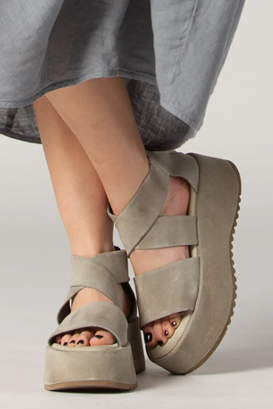 LOFINA Sukie Sandal in Beige